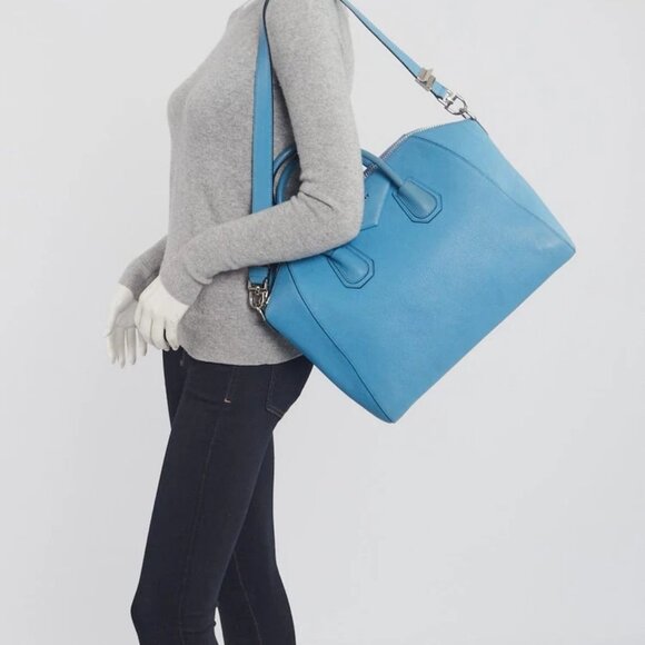 Givenchy Light Blue Sugar Goatskin Leather Medium Antigona Bag - Picture 2 of 12